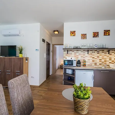 Apartment Gemini I., Iii.