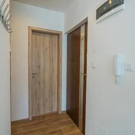 Apartment Gemini I., Iii.